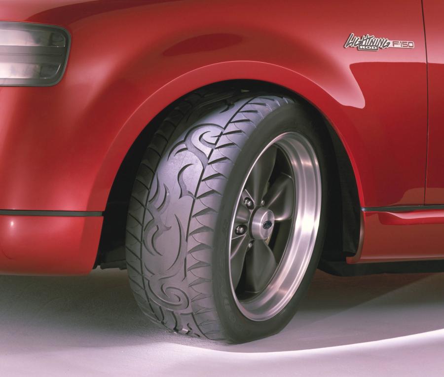  Ford F-150 Lightning Rod Concept 2001 года  (фото 3 из 5)